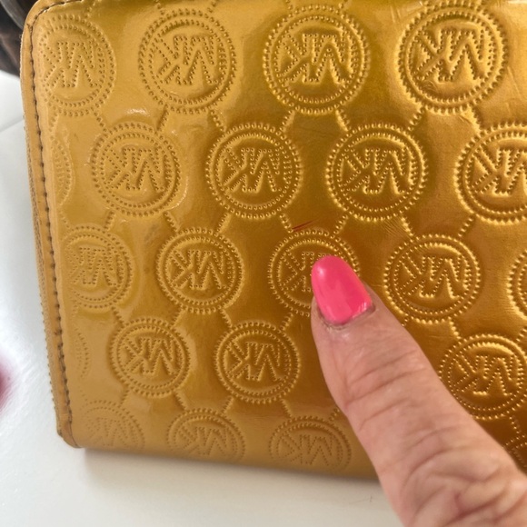 NWOT Michael Kors wallet wristlet long gold shiny All Over Logo - Picture 4 of 15